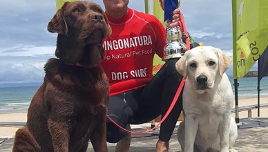 Este fin de semana pasado, la playa cántabra de Suances ha reunido a los perros más amantes del surf y a cientos de seguidores para para desafiar las olas en un campeonato adaptado para ellos, en el cual Koa se ha proclamado vencedora absoluta.